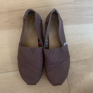Tom’s purple fabric slip on shoes size 8